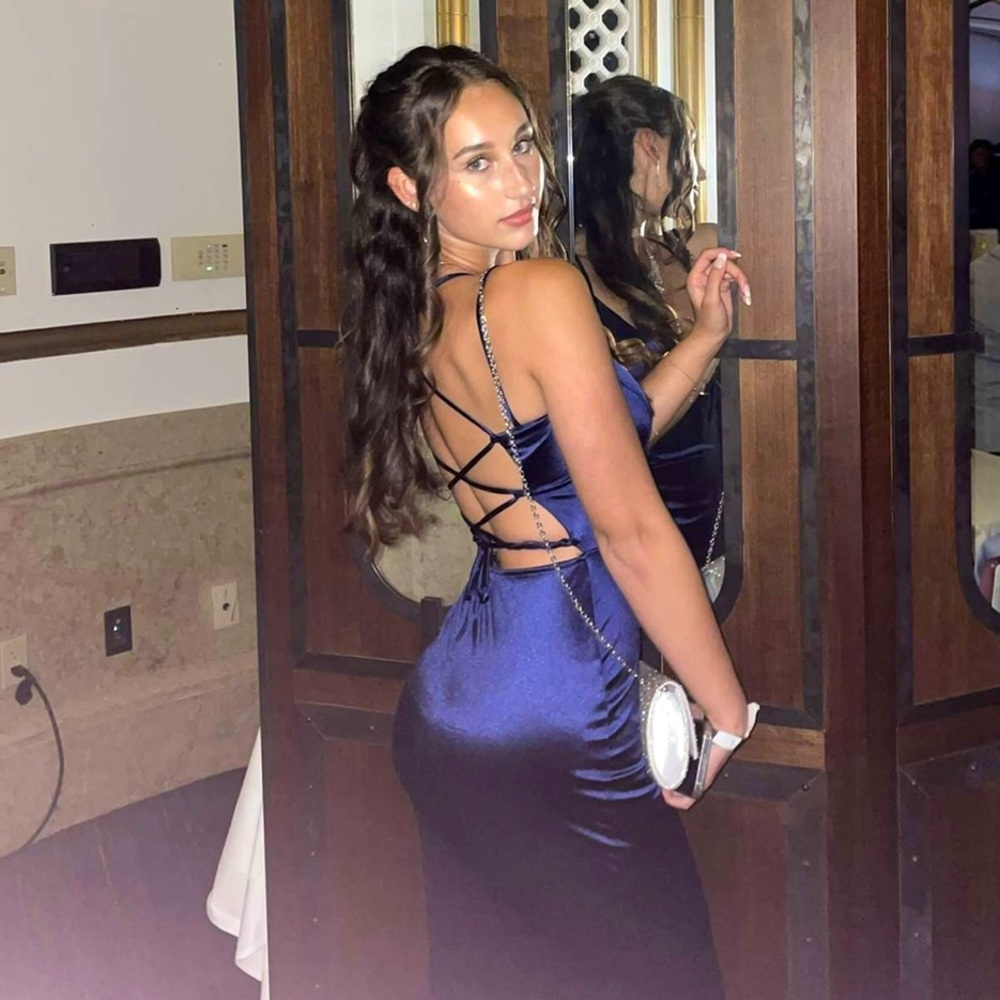 Meet your Posher, Eva